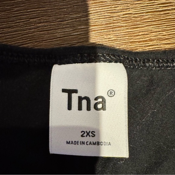 TNA Black Short Sleeve Tee women’s 2XS - Picture 3 of 8